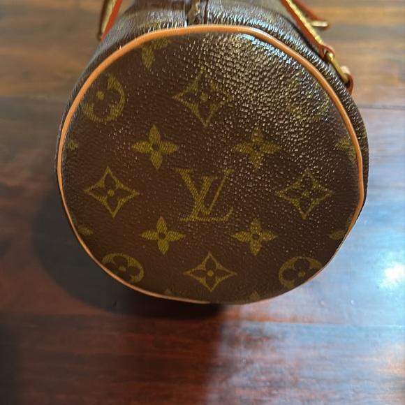 LOUIS VUITTON Vintage Monogram Barrel Bag - Picture 4 of 11